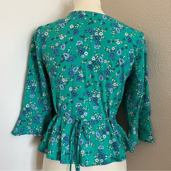 Flowy Wrap V-Neck Top - Picture 6 of 8